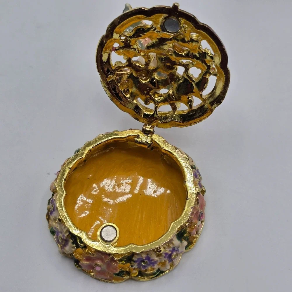 N/A hummingbird trinket